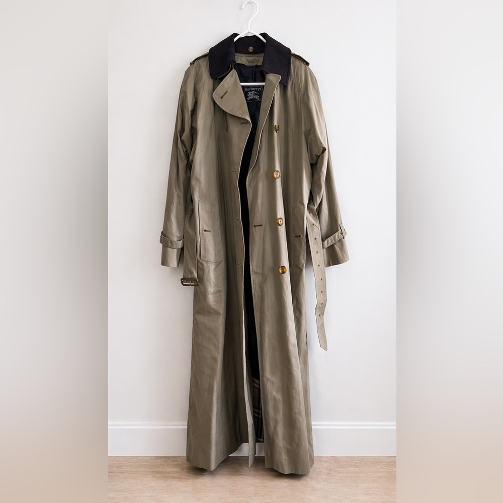 Vintage Burberry Trench Coat w zip-out wool lining and collar